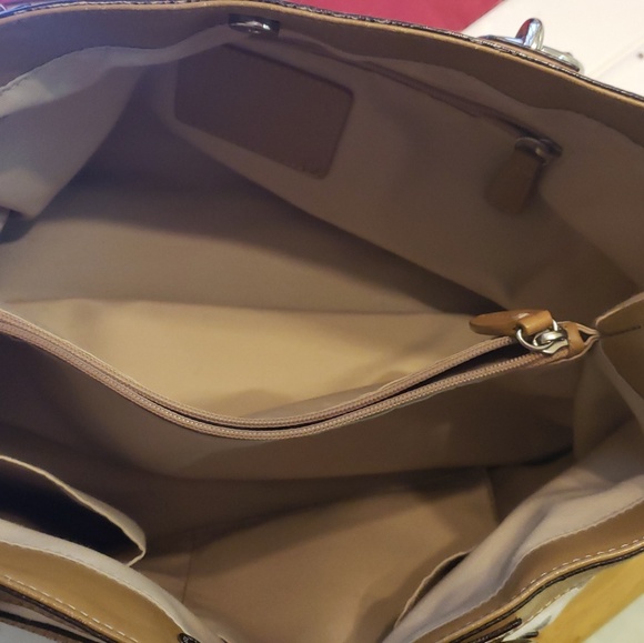 Coach purse - Picture 4 of 4